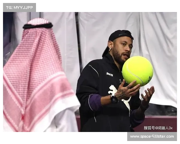 内马尔训练中情绪积极，主动加练射门备战关键战